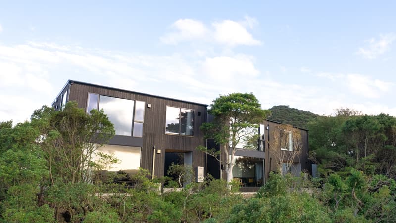 福良湾を見下ろす三角デザインの一棟貸し designer's villa EDGE(画像未取得)