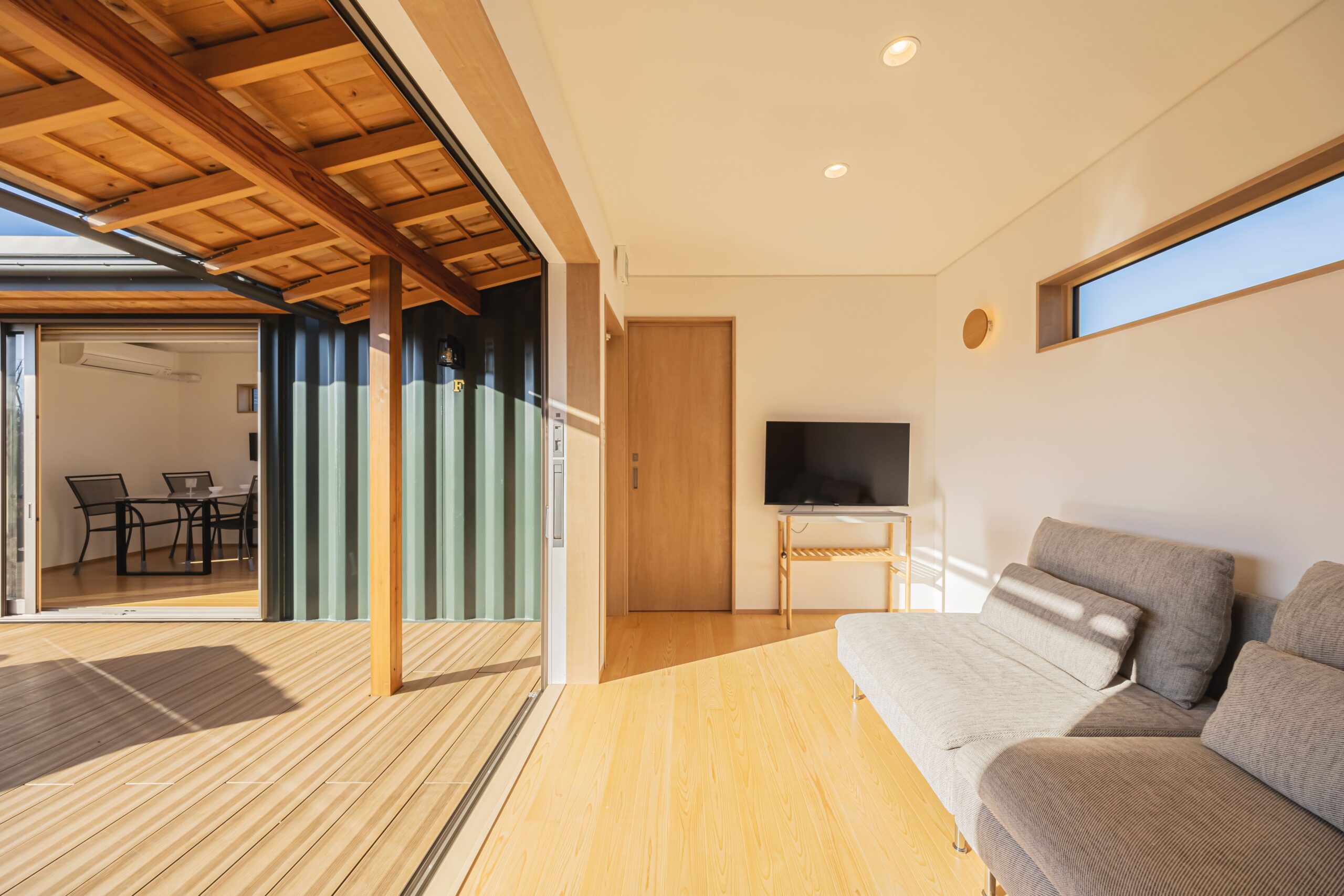河口湖 BASE DOME GLAMPING 登り坂(公式写真2)
