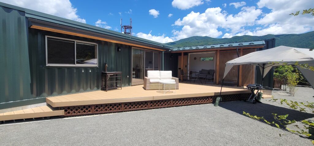 河口湖 BASE DOME GLAMPING 登り坂(公式写真5)