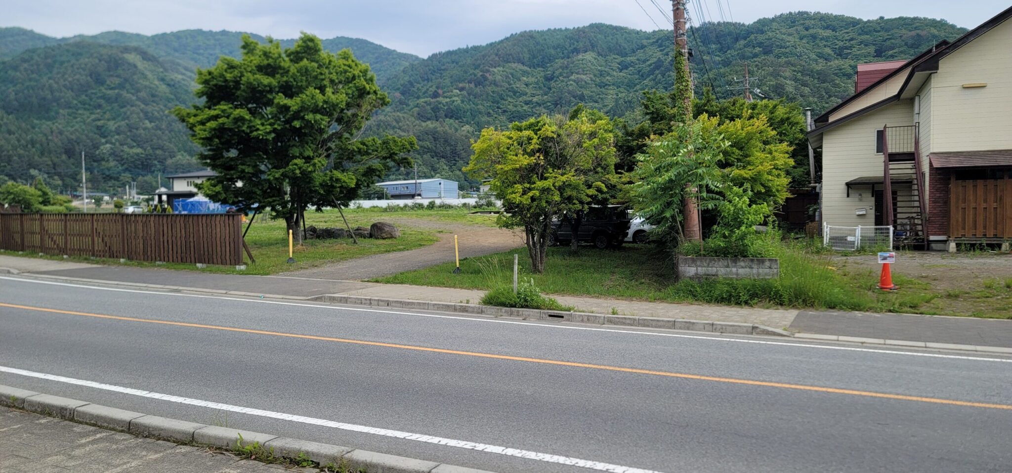 河口湖 BASE DOME GLAMPING 登り坂(公式写真15)