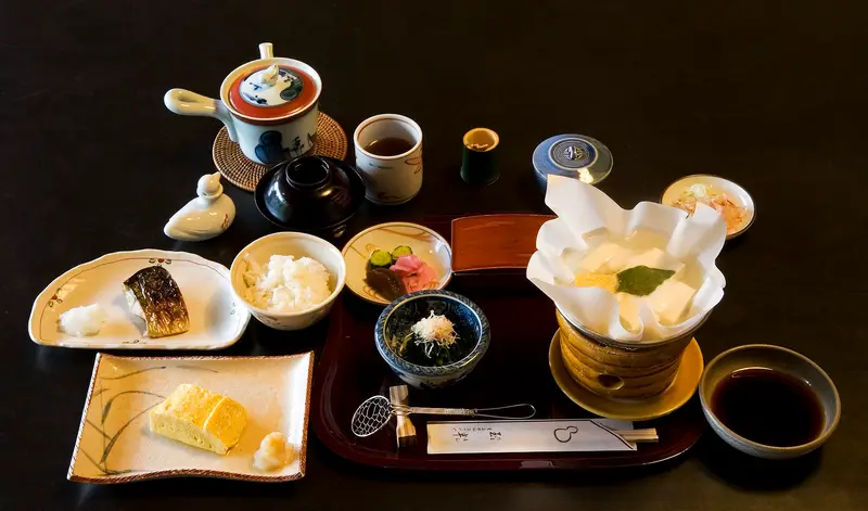 旅館の朝食の膳